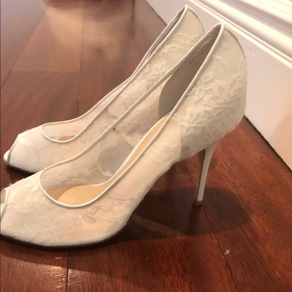 Monique Lhuillier White lace wedding shoes - Picture 2 of 6